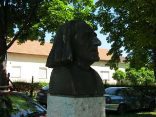 Nyírbátor, Báthori u. 24. mögött: Liszt.jpg Nyírbátor, Báthori u. 24. mögött: Liszt.jpg