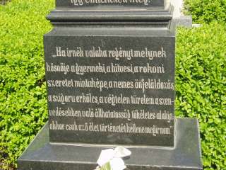 Pápa, Alsóvárosi temető: Vály Mari sírja 2.kép.jpg Pápa, Alsóvárosi temető: Vály Mari sírja 2.kép.jpg