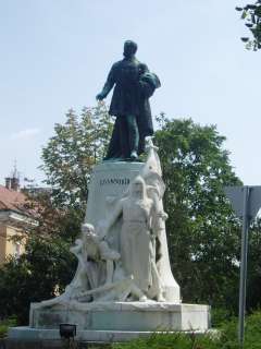 Sátoraljaújhely, Kossuth tér: Kossuth-szobor.jpg Sátoraljaújhely, Kossuth tér: Kossuth-szobor.jpg