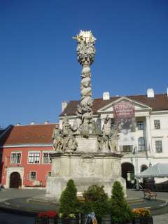 Sopron, Fő tér Szentháromság oszlop 1.kép.jpg Sopron, Fő tér Szentháromság oszlop 1.kép.jpg