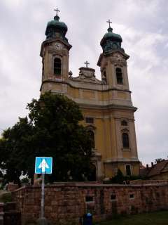 Tata, Kossuth tér: R.k. templom 1.kép.jpg Tata, Kossuth tér: R.k. templom 1.kép.jpg